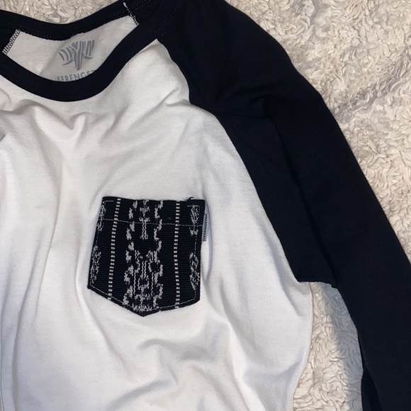 Serengetee Tops - LIKE NEW Serengetee quarter sleeve pocket tee